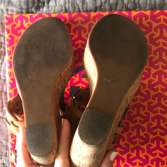 Gorgeous Tory Burch leather and cork high wedge - Picture 5 of 6
